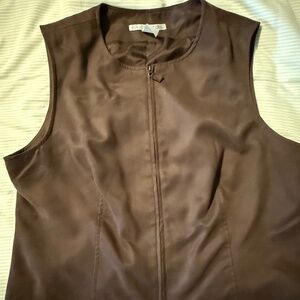 Maggy London Suede like vest-brown